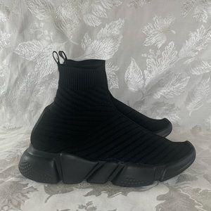 Women’s Running Shoes Sz 7.5 (38)